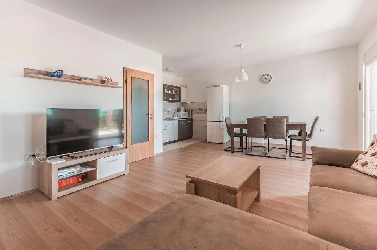 Family Apartment Paklenica Seline